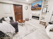 Outdoor Enthusiasts enjoy Mountains & Cozy retreat