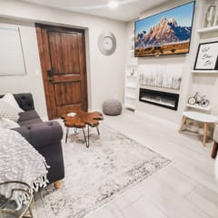 Outdoor Enthusiasts enjoy Mountains & Cozy retreat