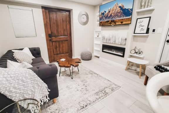 Outdoor Enthusiasts enjoy Mountains & Cozy retreat - Image 1