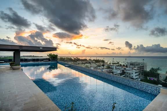 Stunning Architecture Amazing Views Steps to Beach - Image 1