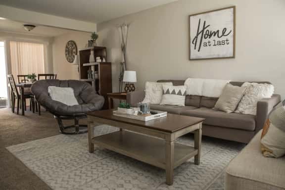 Nature lovers enjoy mountains & cozy home retreat - Image 1