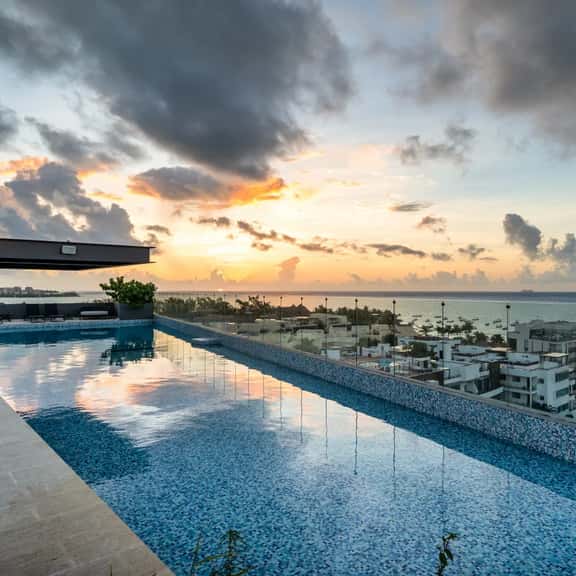 Stunning Architecture Amazing Views Steps to Beach - Image 1