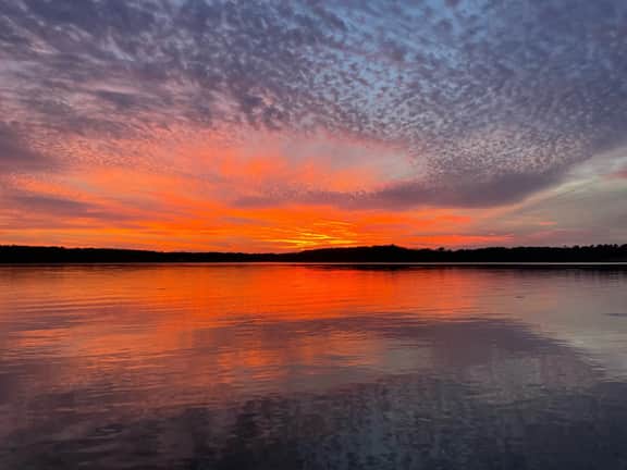 Spacious Oasis! On the lake, amazing sunsets!